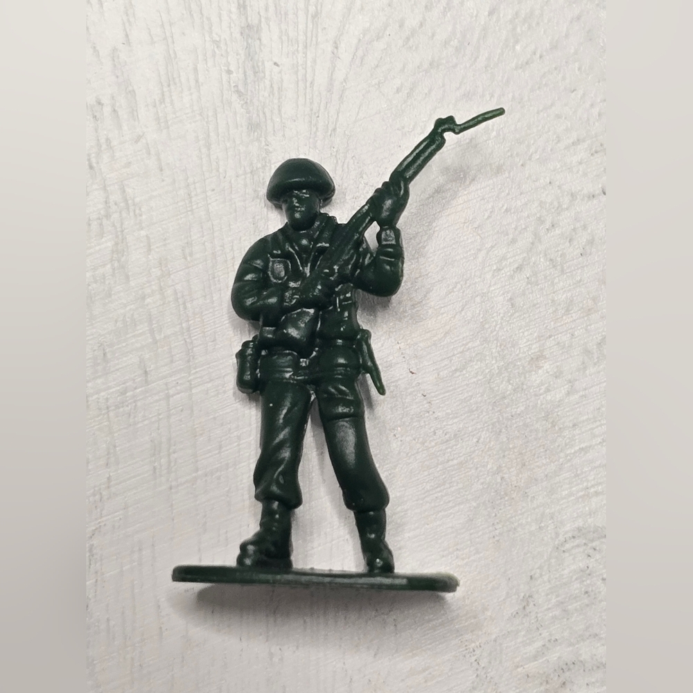 Super Impulse 2014 Tiny Army Man Collectible Toy [ Read Details ]